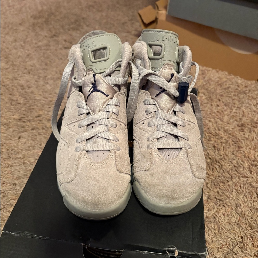 Jordan Men's Light Gray Sneakers